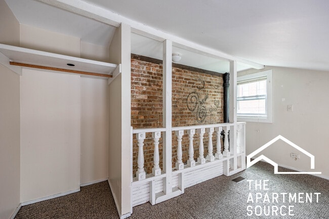 Building Photo - 1501 W Fullerton Ave