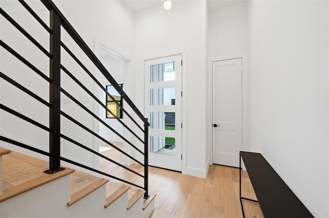 Building Photo - 5905 Fairdale Ln