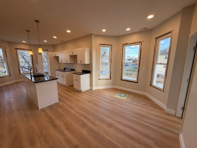 Building Photo - 3 E Overlea Ave