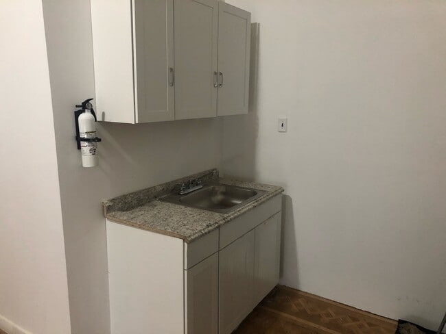 Foto del edificio - 317 Grand St