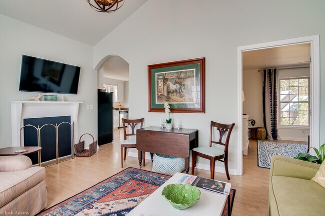 Building Photo - 304 Fox Tail Ct