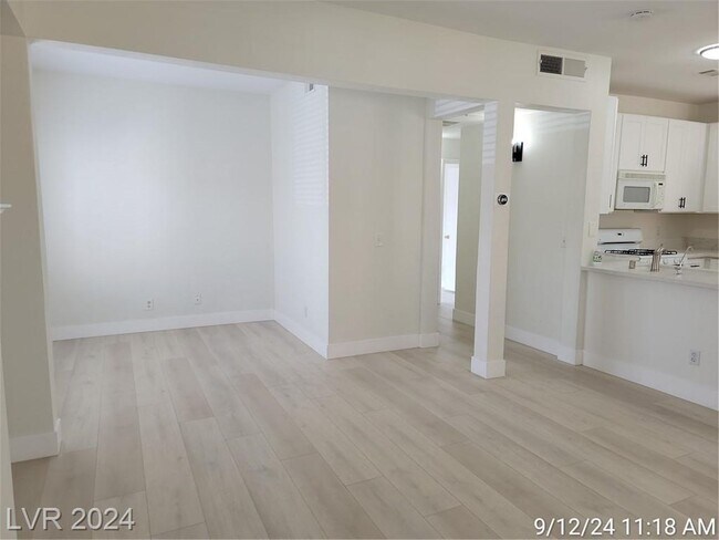 Foto del edificio - JUST MINUTES FROM GREEN VALLEY RANCH AND T...
