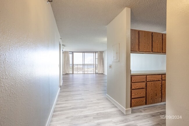 Building Photo - $2,700 / 2br - 2 BED 2 BATH CONDO