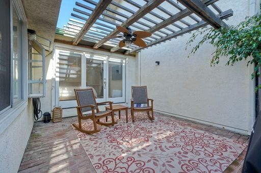 Building Photo - San Diego Coastal Dream Crown Point Jewel 3 or 6 Month lease only Partially Furnished Ready for M...