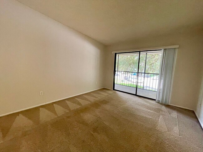Building Photo - 2 BEDROOM 2 BEDROOM IN RAINTREE