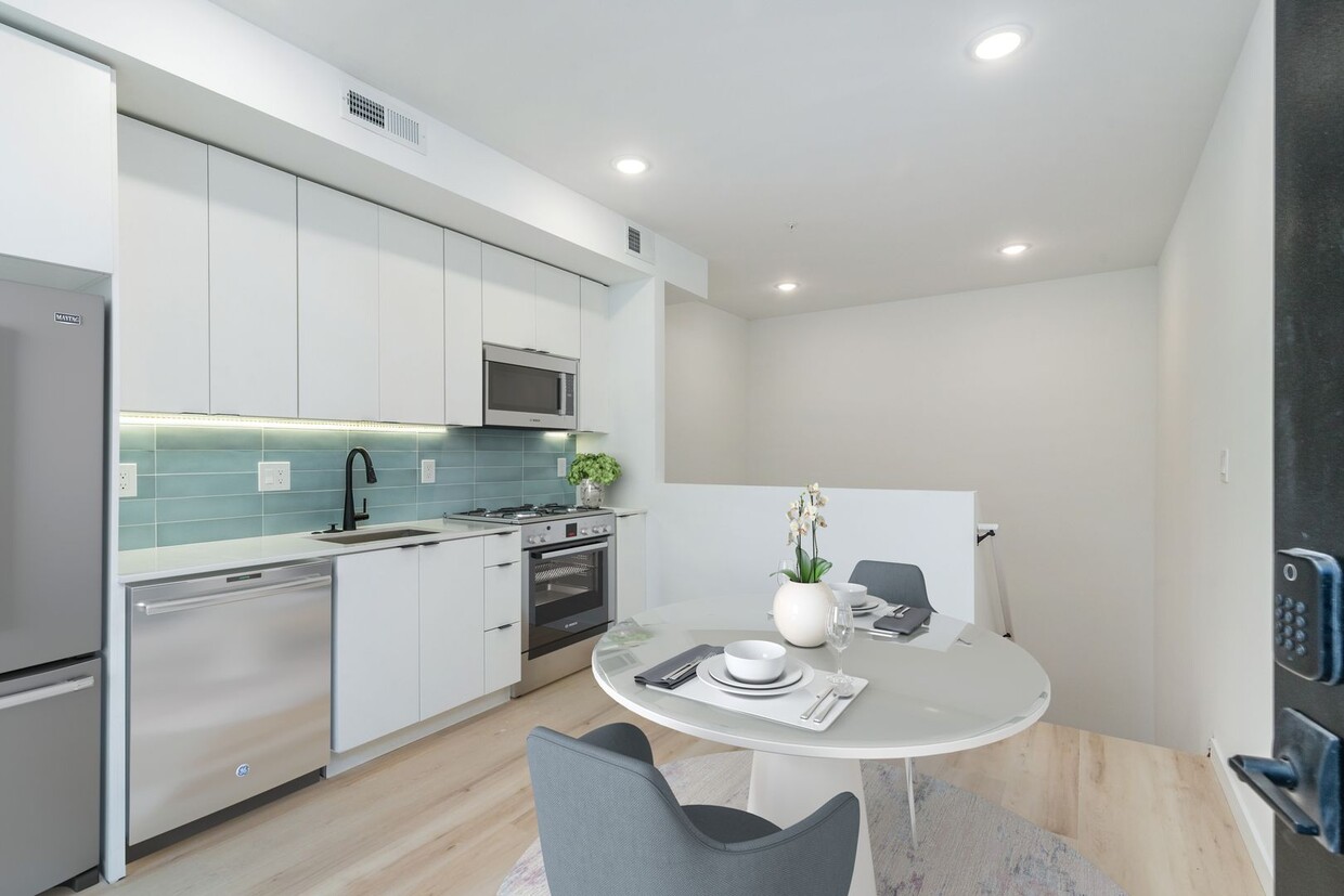 Photo - 2722 N Hope St