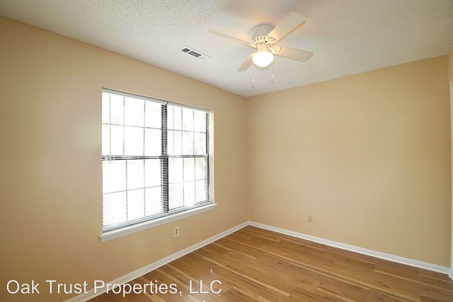 Building Photo - 3 br, 2 bath House - 403 B Converse Court