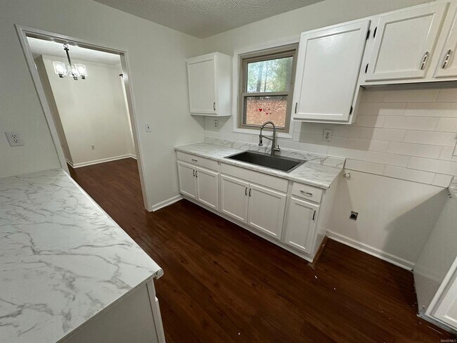 Foto del edificio - 3535 Farwood Dr