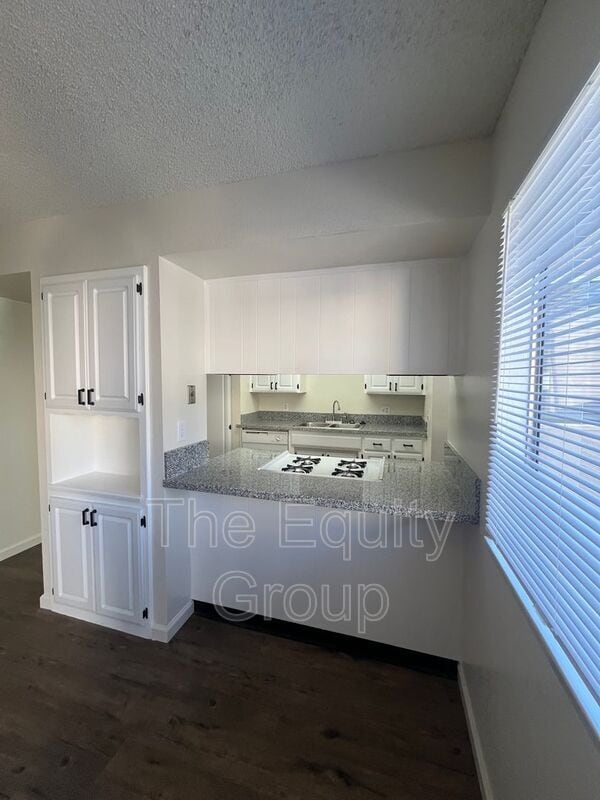 Building Photo - 138 S Peppertree St