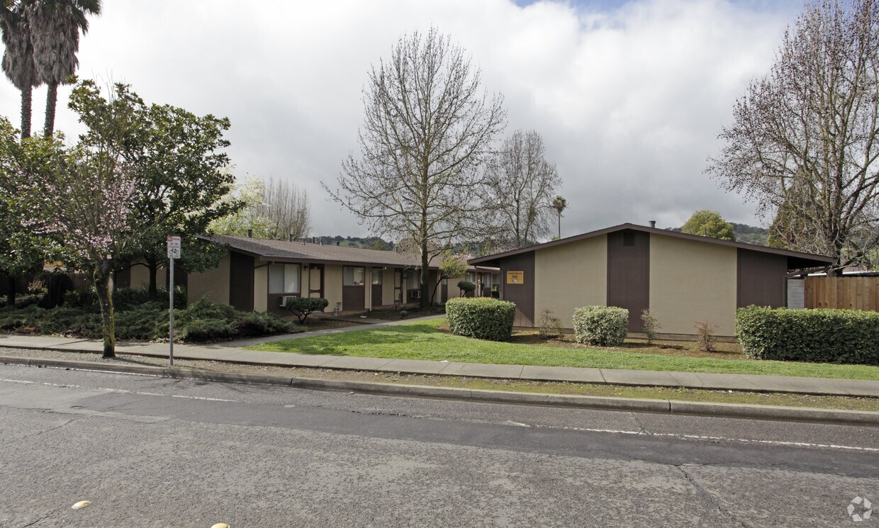 Foto principal - 153 Freeway Dr
