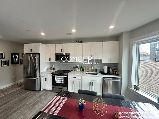 Building Photo - 190 Old Colony Ave