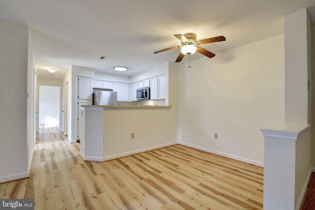 Foto del edificio - Charming 2BR/2BA Condo with Fireplace & Pr...