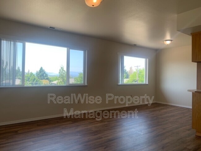 Foto del edificio - 1820 NE Foothill Blvd