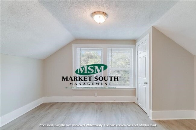 Building Photo - 33 E 1423