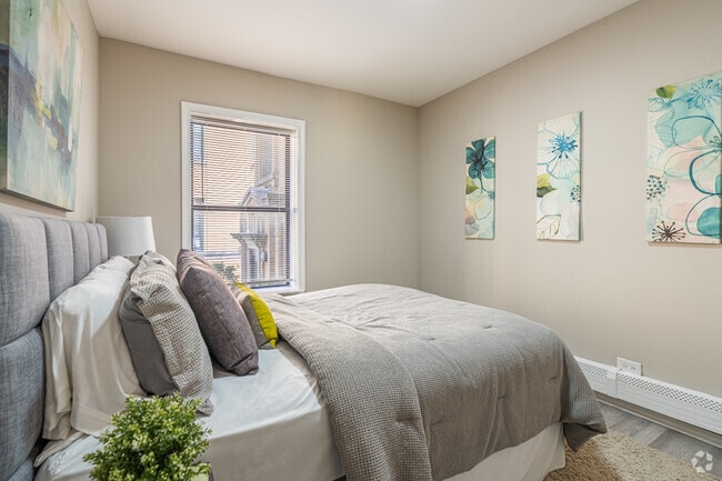 2BR, 1BA - 675SF - Bedroom - [DO NOT MANAGE] 4611 South Drexel Blvd