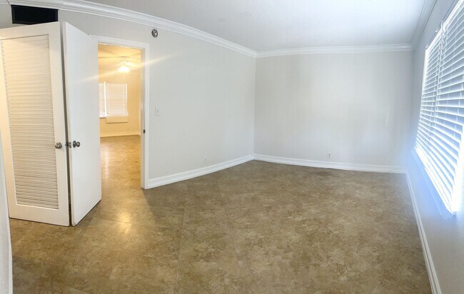 Building Photo - NEWLY RENOVATED UNITS WITH NEW APPLIANCE