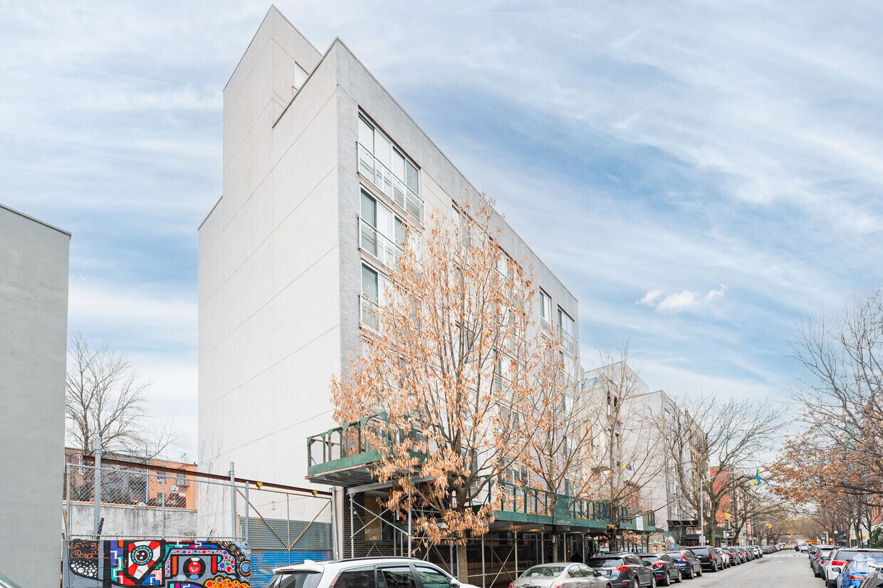 Building Photo - Alto Condominium