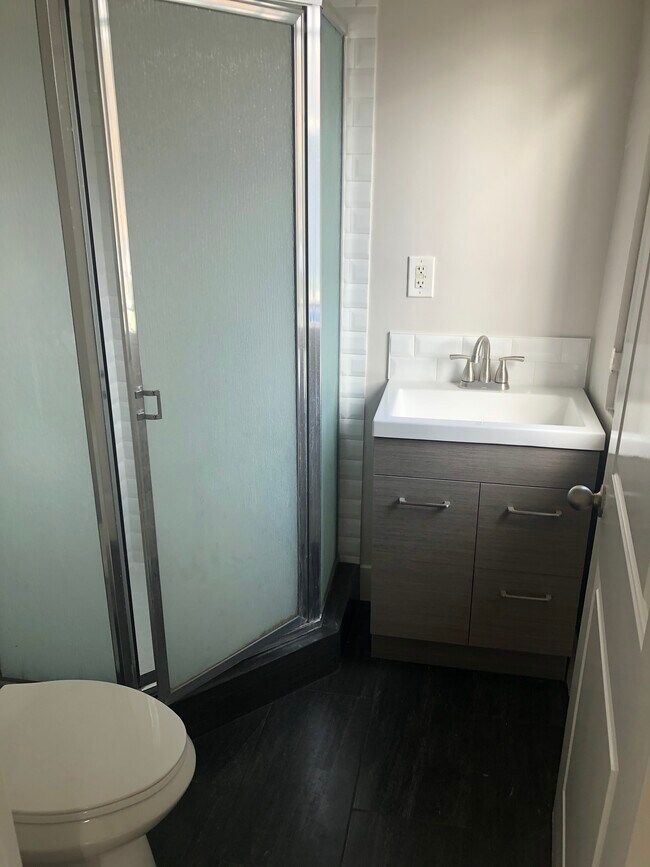 Master Room Bathroom - 1385 W 22nd St