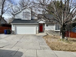 Building Photo - 2211 Sierra Dr