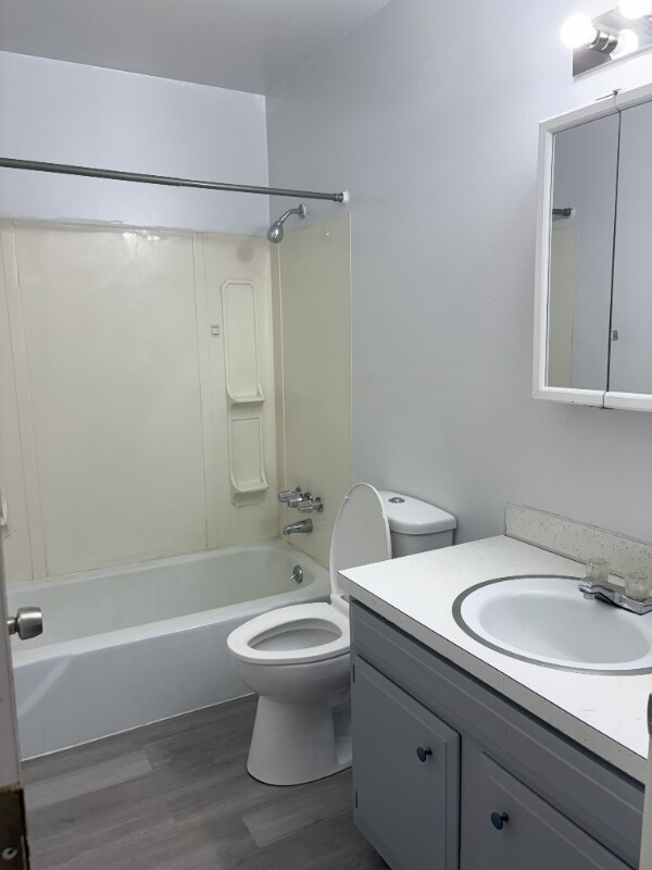 Foto principal - 3285 Ramond St