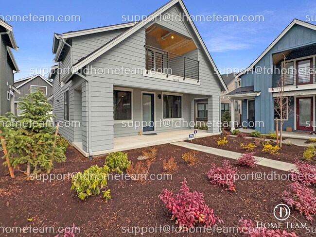 Foto del edificio - "Charming Kirkland Retreat: Cozy 2-Bedroom Gem with Hardwood Floors & Fireplace!"