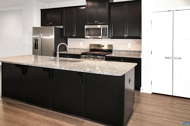 Foto del edificio - 2061 Lockwood Dr