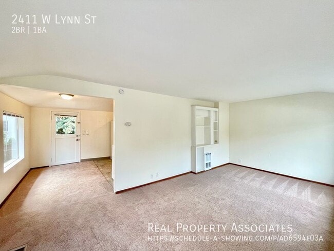 Building Photo - 2411 W Lynn St