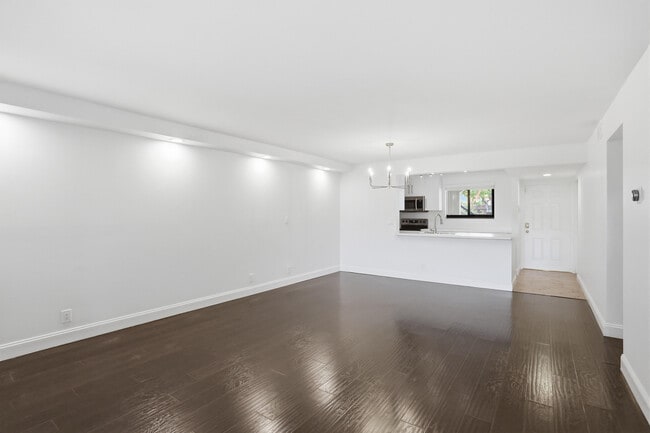 Foto del edificio - 110 NW 70th St