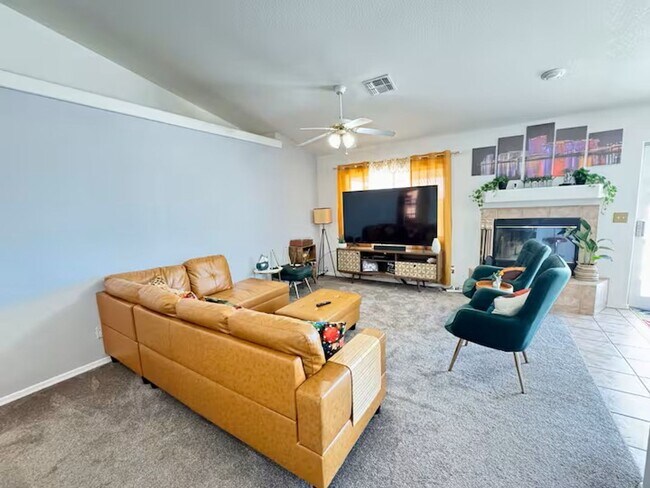 Foto del edificio - 2576 McCormick Blvd