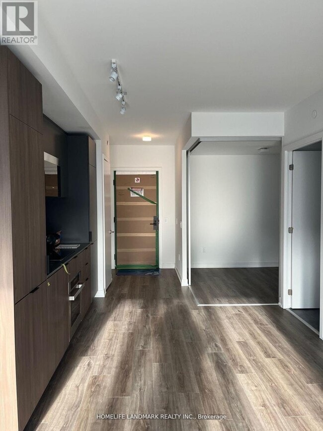 Photo du bâtiment - 28 Eastern Ave