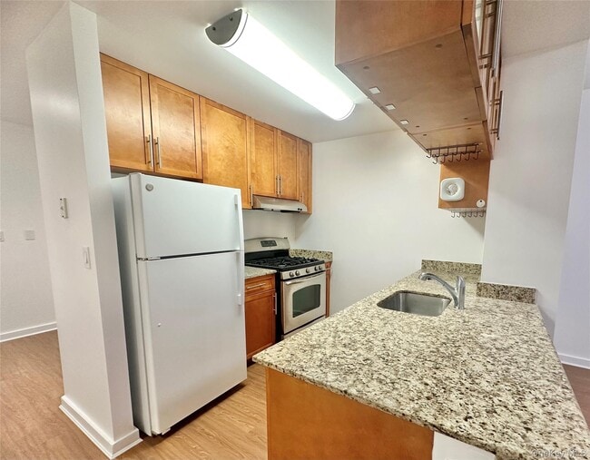 Foto del edificio - 40-26 College Point Blvd