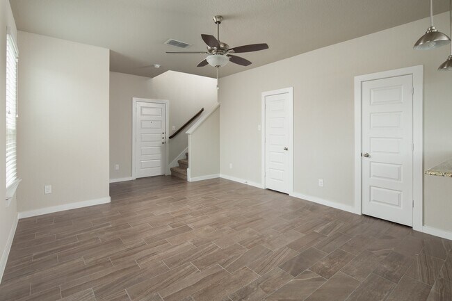 Foto del edificio - Beautiful 3 bedroom Luxury Duplex, New Bra...