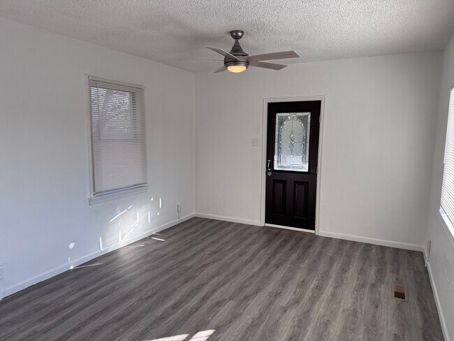 Building Photo - 291 N Washington Blvd