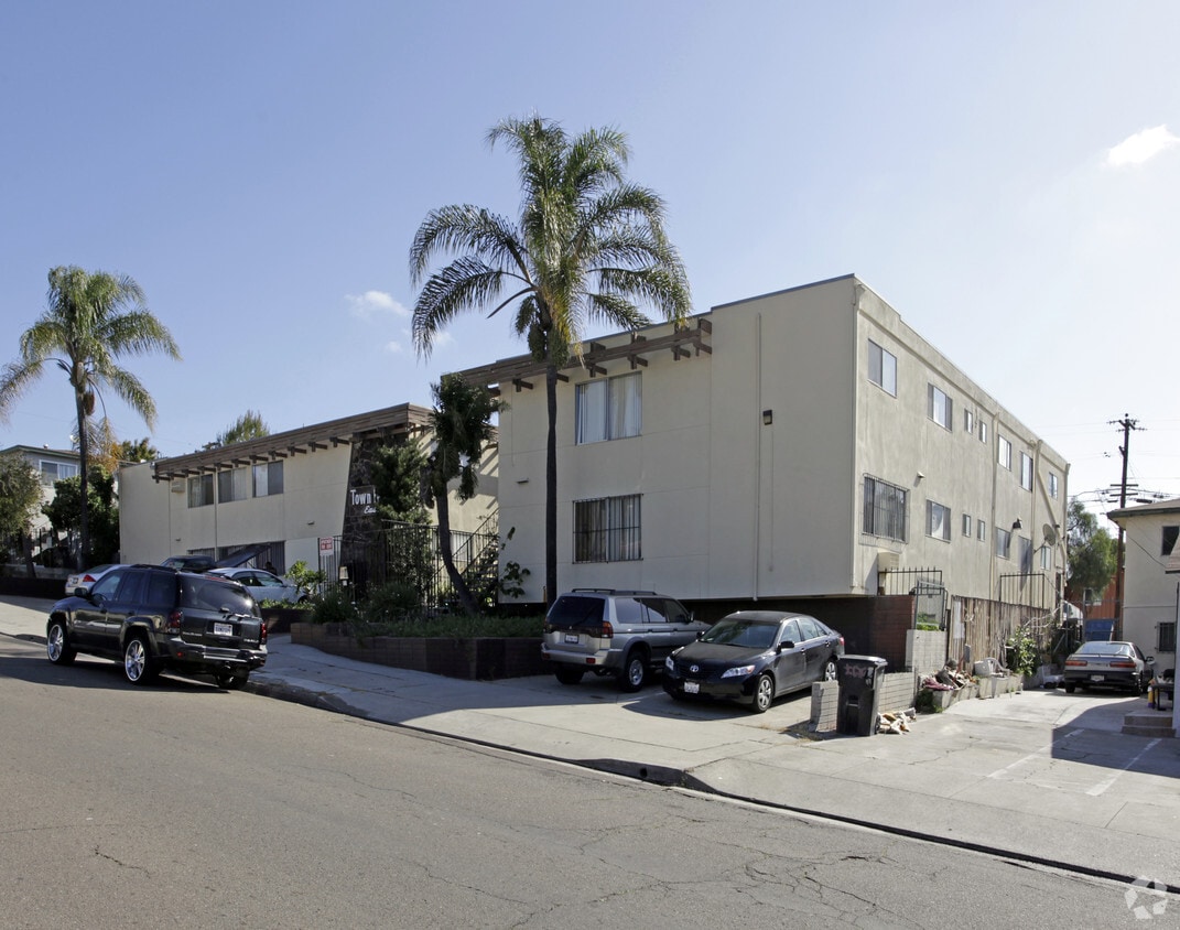 Primary Photo - Townhouse East