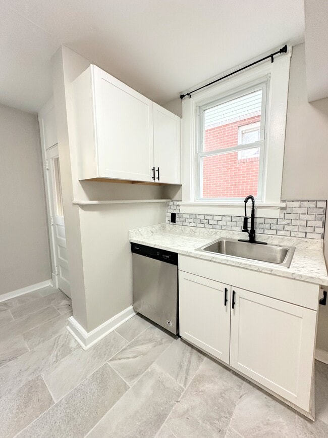 Building Photo - 2805 Louisiana Ave