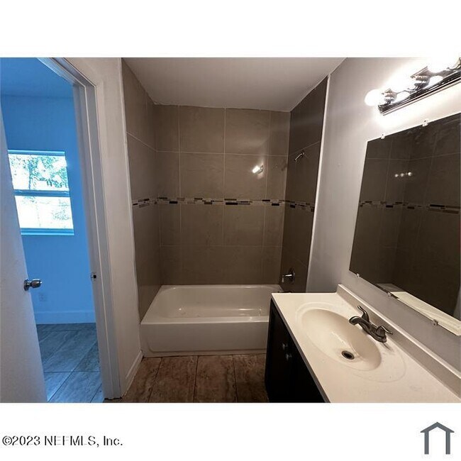 Foto del edificio - 3056 W 19th St