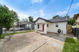 Building Photo - 1823 Studewood St