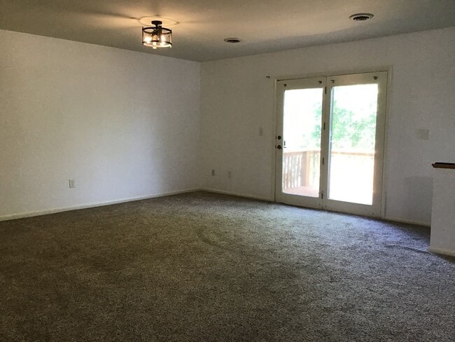 Building Photo - 1 br, 1 bath House - 2140 MARKET ST 202 B