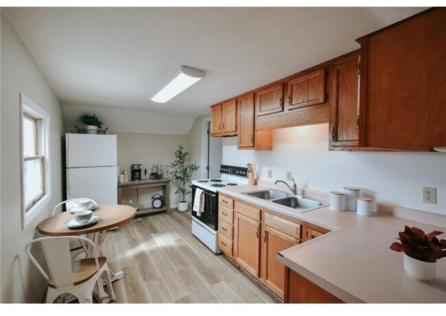 Foto del edificio - 576 East Ave