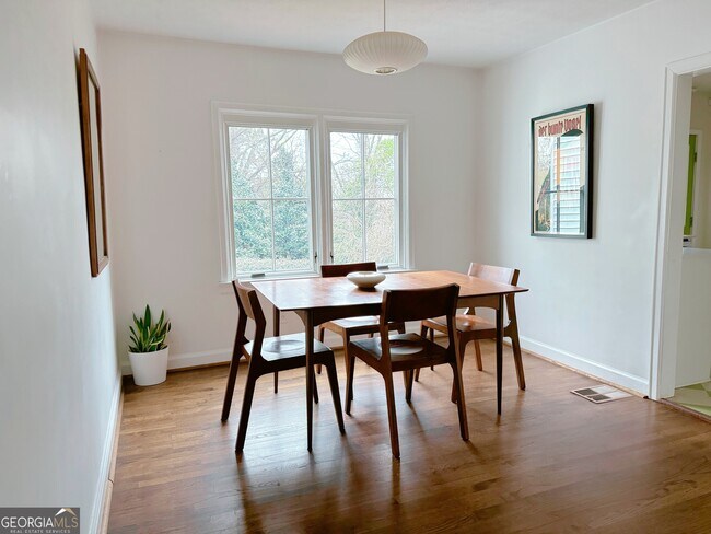 Foto del edificio - 2494 Batavia St