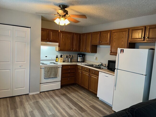 Kitchen close-up - 422 N 1st St