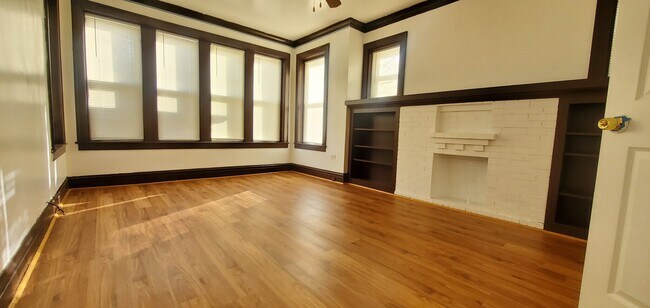 Foto del edificio - 2816 W Waveland Ave