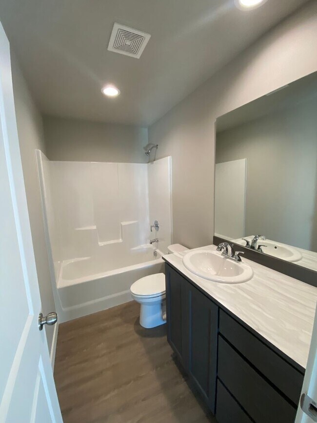 Foto del edificio - Brand New Home in A Brand New Community