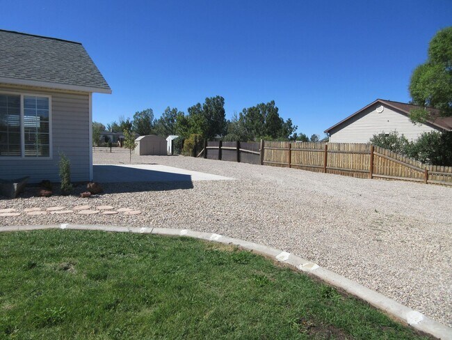 Foto del edificio - 2 bedroom, 1 bathroom home