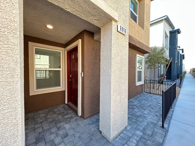 Building Photo - Brand New Northwest Townhome 3 Bedrooms plus Loft!