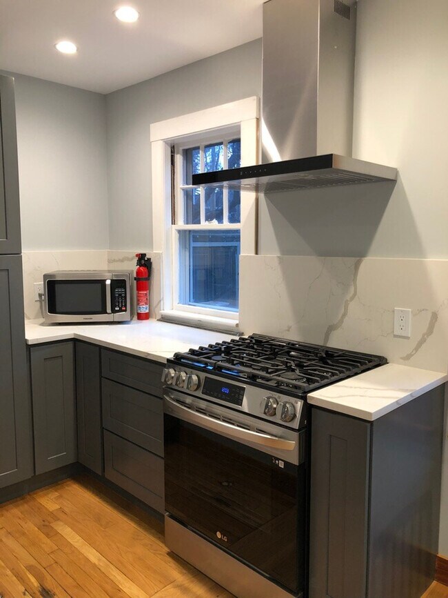 Building Photo - 25 Alameda Rd