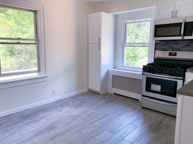 Building Photo - 3 Intervale Ave