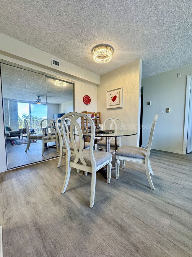 Foto del edificio - 1740 NW N River Dr