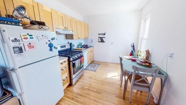 Foto del edificio - Renovated Loft in Historic East Rock Building | Vaulted Ceilings | Steps to Yale SOM