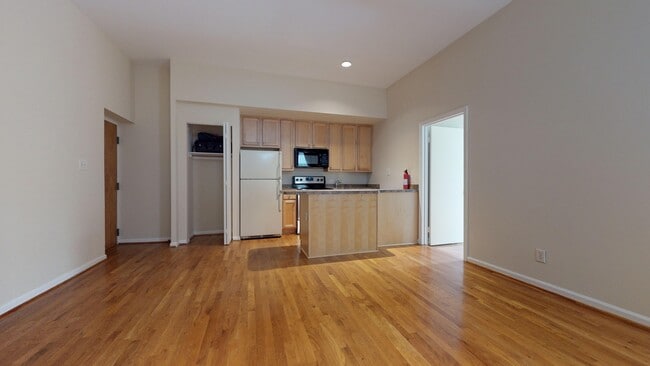 Building Photo - Dupont Circle/Logan Circle One Bedroom Wit...